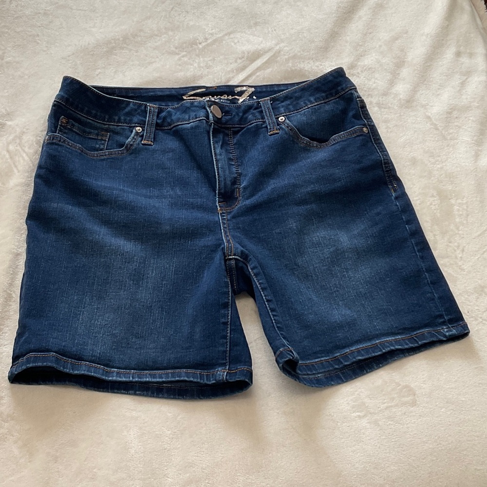 NWOT Seven7 Weekend Short Deep Blue Denim Shorts with stretch, Size 12